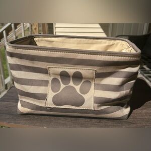 Pet Storage Collection Striped Paw Patch Bin, Sm Rectangle, Tan/Brown Excellent